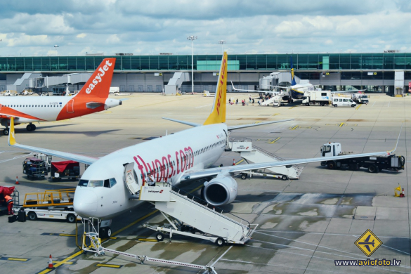 Boeing 737-82R